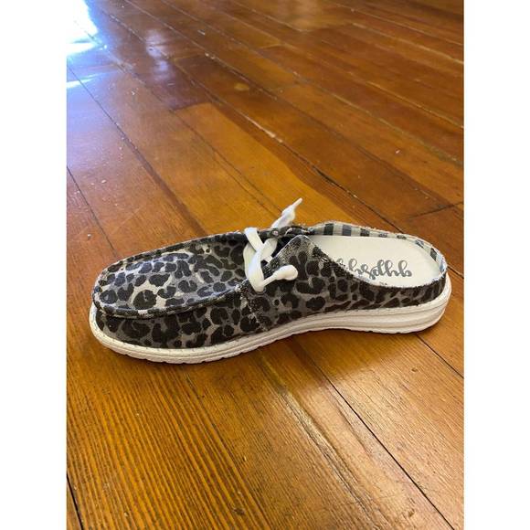 NEW VERY G layla 2 mule sneakers in gray leopard - Picture 2 of 3